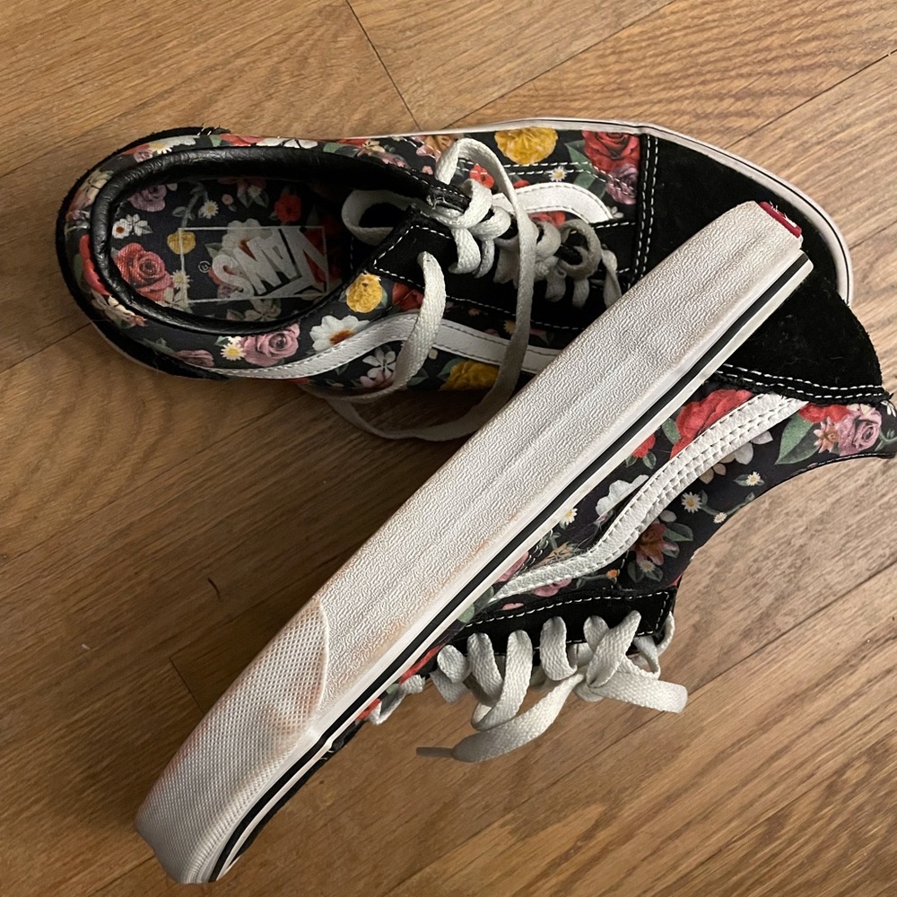 Vans - Picture 5 of 9